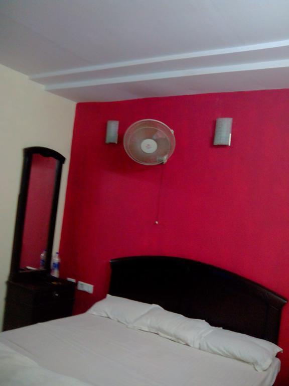 Hotel Rest Inn Lucknow Room photo
