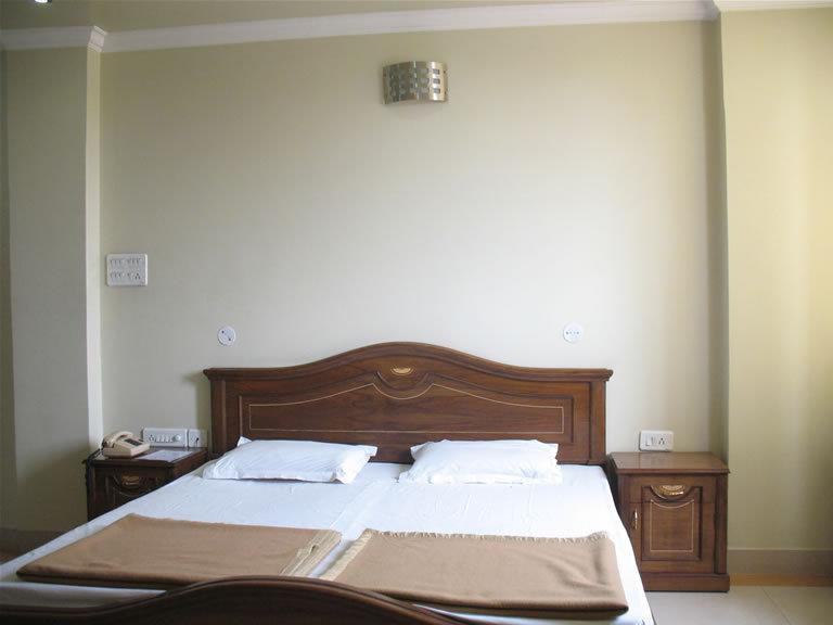 Hotel Rest Inn Lucknow Room photo